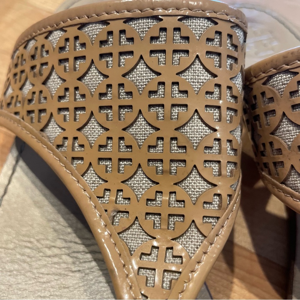 Tory Burch Women's Size 7.5 Daisy
Perforated Roselle Thong Sandal - Picture 3 of 8